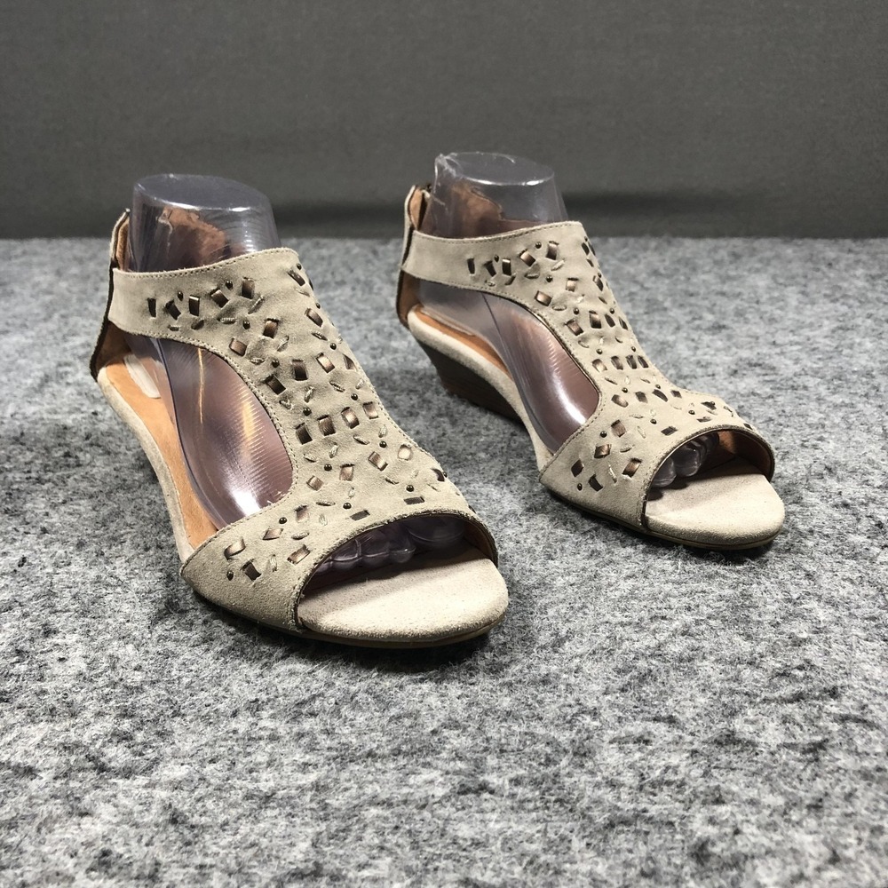 Clarks Artisan Sandals Womens 9M Beige Suede Wedge Peep Toe Zip